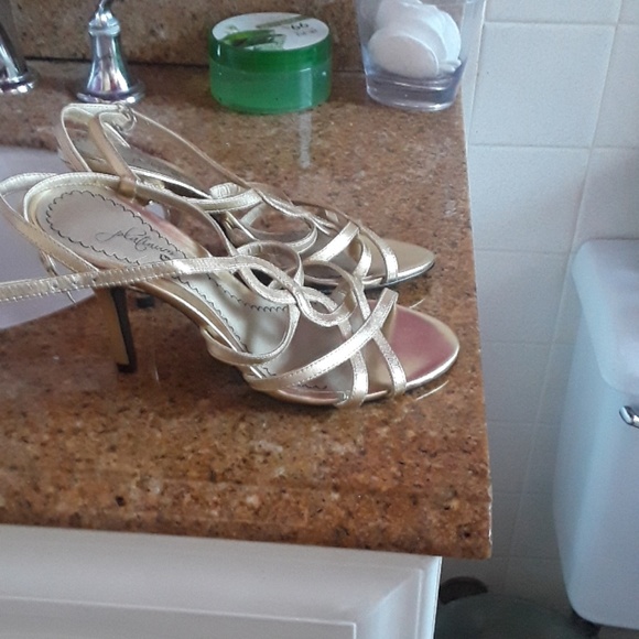 Heels - Picture 2 of 4